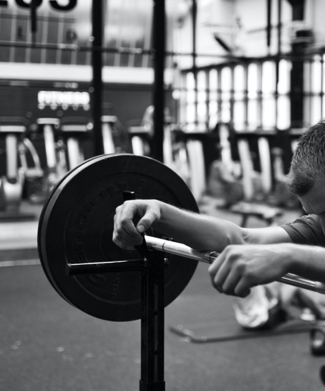 Is Powerlifting Hard On The Body? How To Prevent Injuries In Powerlifting.